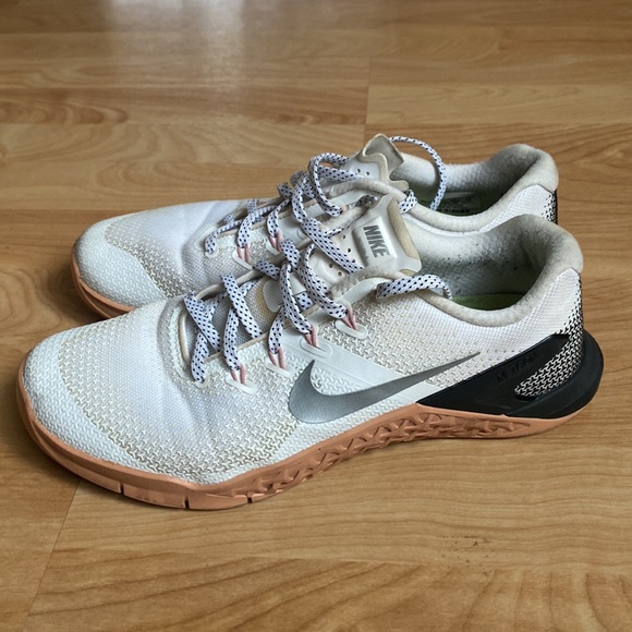 RARE NIKE METCON 4 SIZE 9 - 924593-100 WOMENS White/Nude Polka Dot Laces - Picture 5 of 8